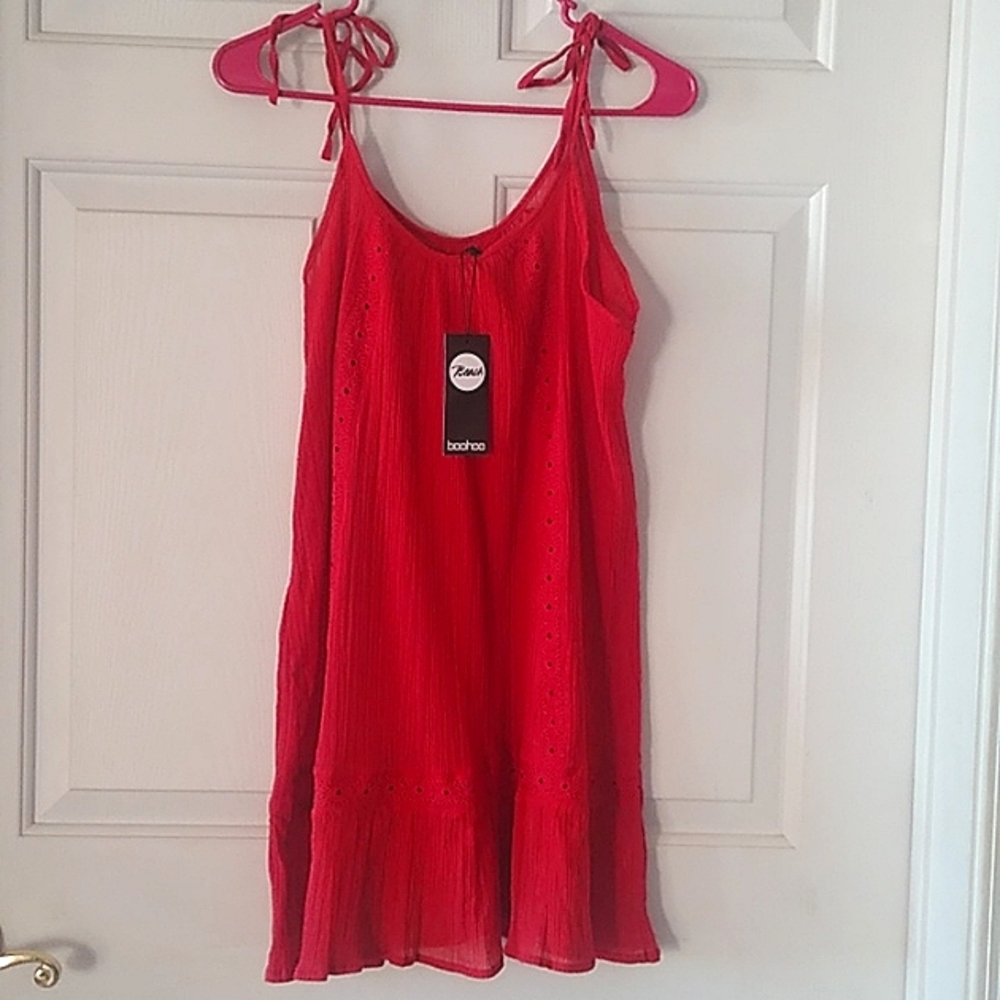 🖐🏽 Bright red swim cover up, with adjustable ties